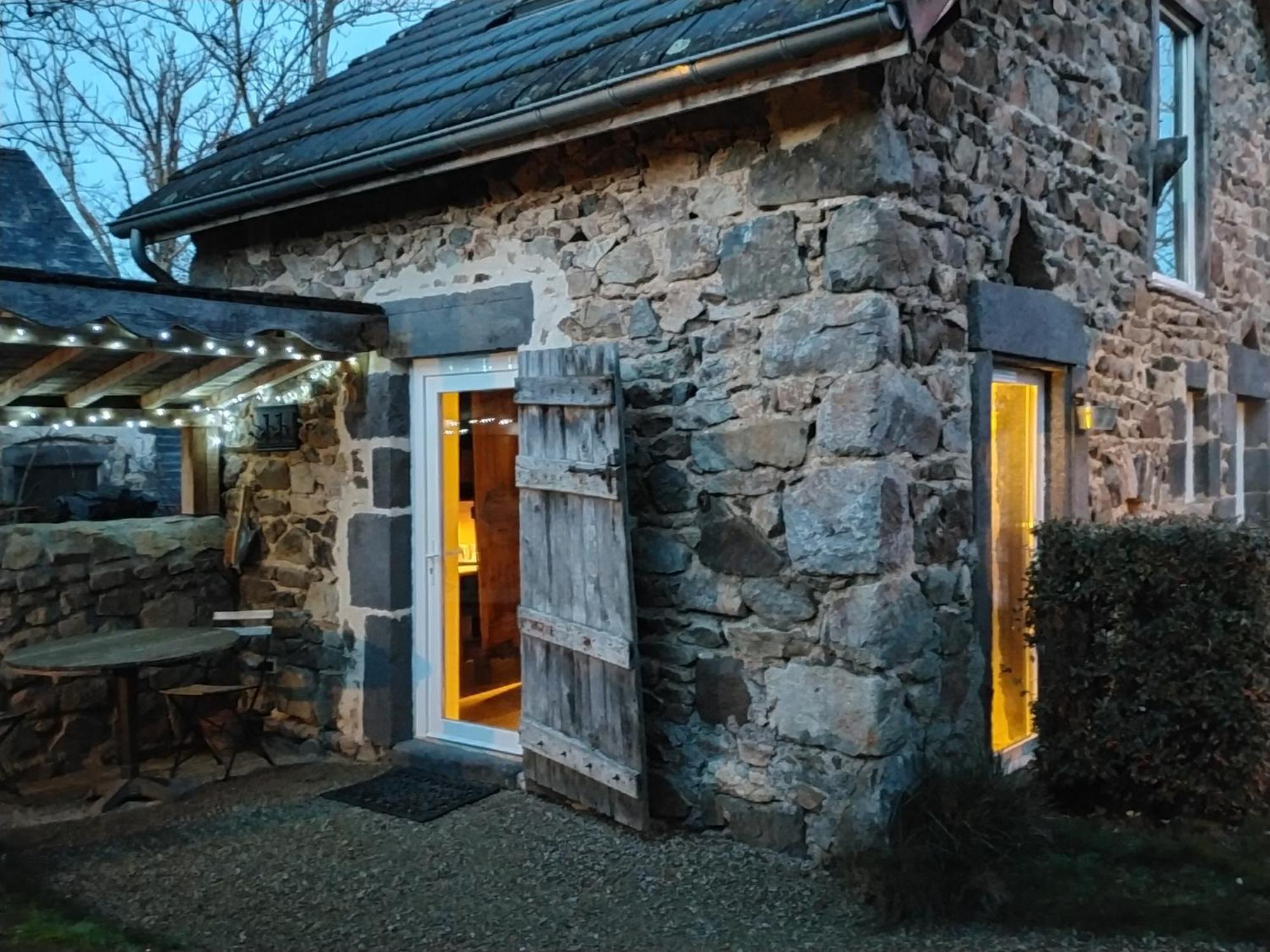 Suites De Campagne Les Eydieux, Petits Dejeuners Inclus Saint-Angel  Eksteriør bilde